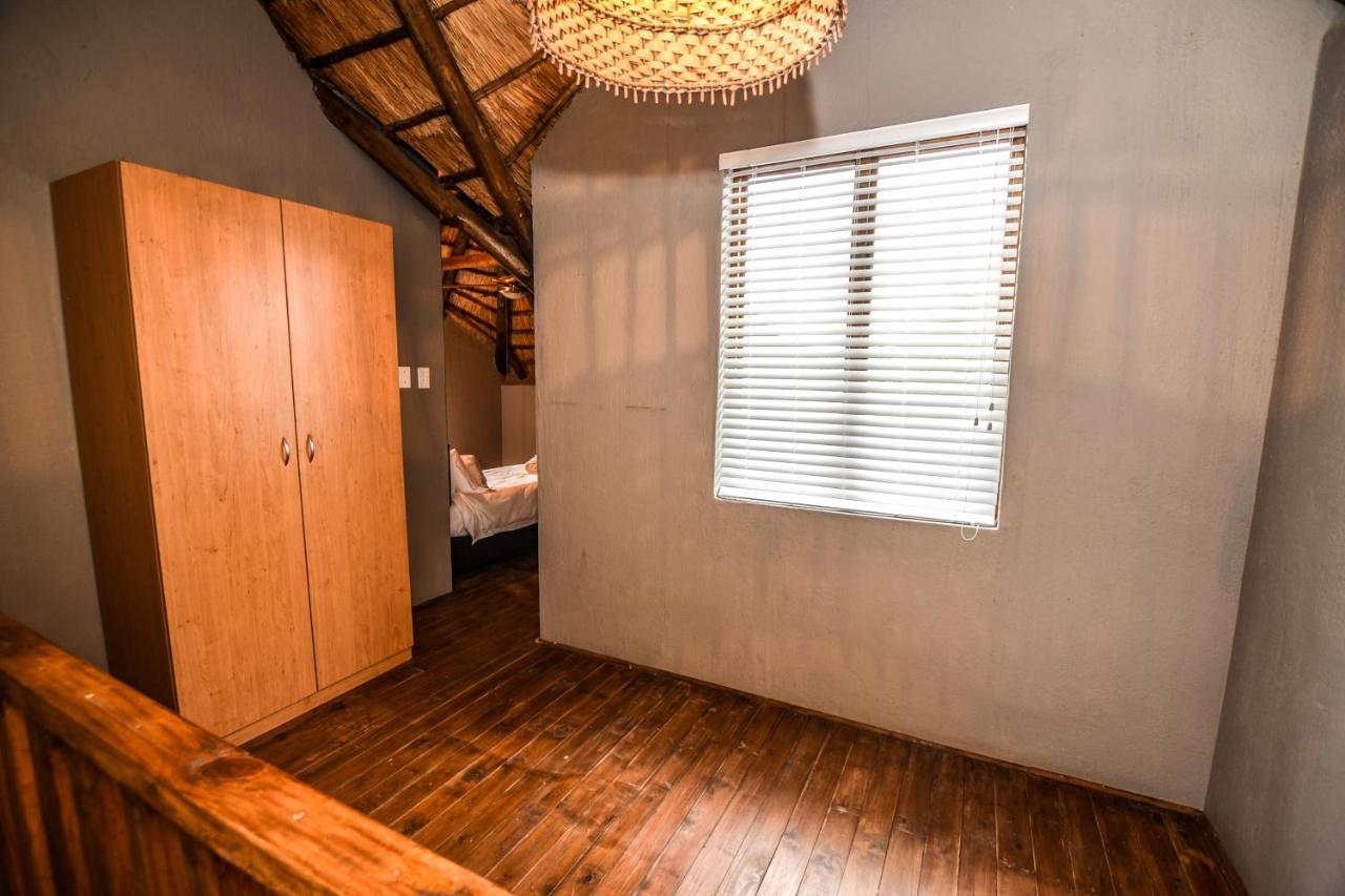Khiza Bush Retreat Villa โฮดสปรูท ภายนอก รูปภาพ