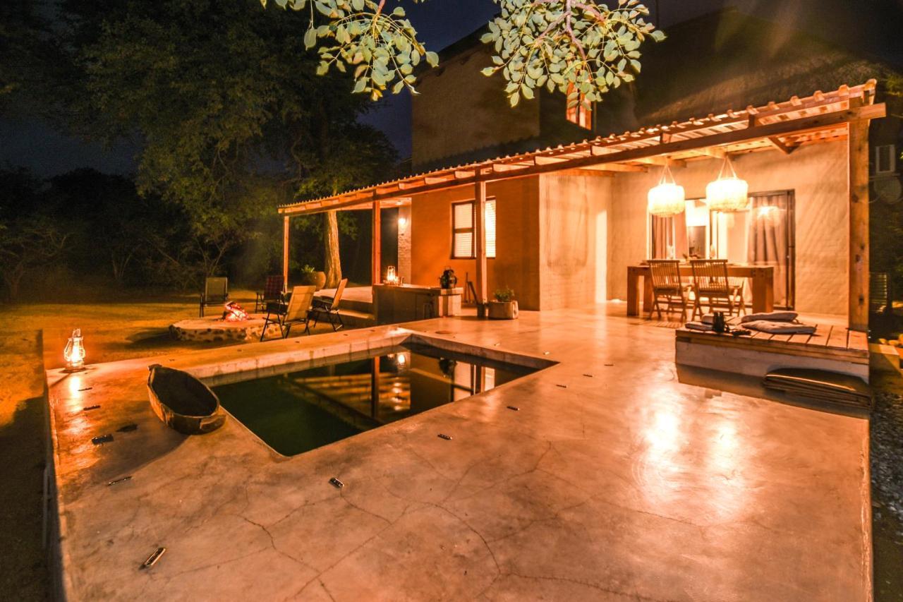 Khiza Bush Retreat Villa โฮดสปรูท ภายนอก รูปภาพ